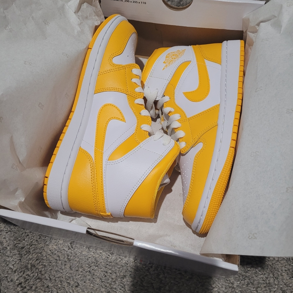 Jordan 1 mid